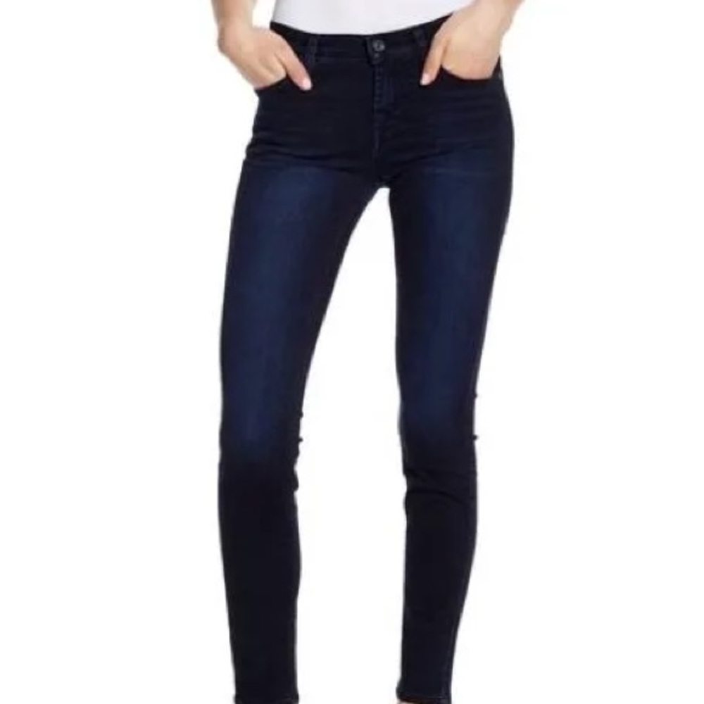 7 For All Mankind Women's Midnight Blue Skinny Jeans
Gwenevere